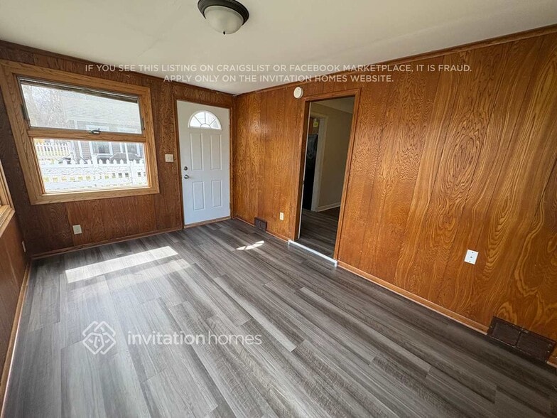 Building Photo - 4524 Zenith Ave N