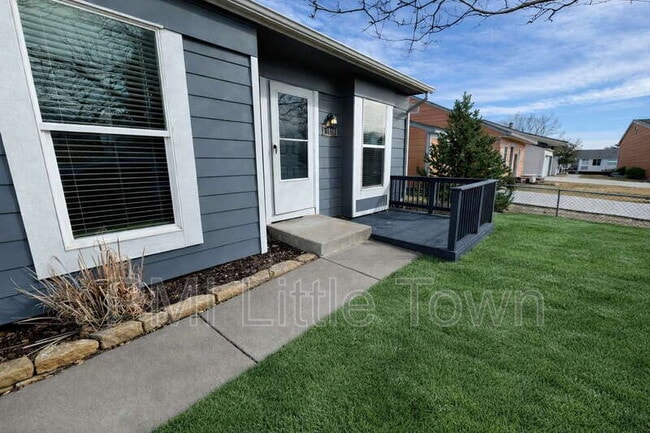 Building Photo - 1670 N Halifax Wy