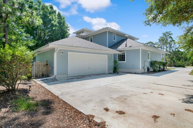 Building Photo - Sprawling Pensacola home close to NAS Pens...