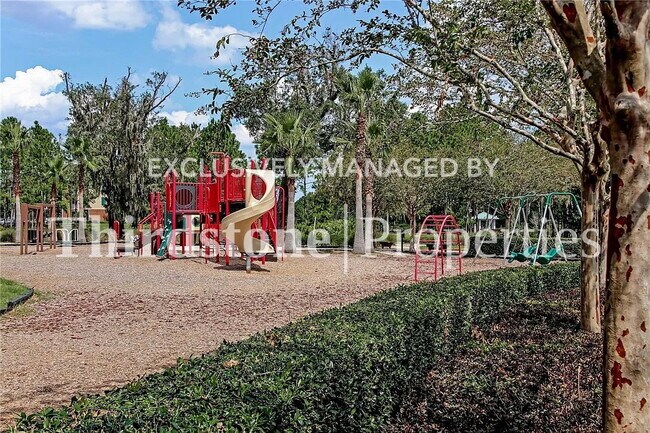 Building Photo - 433 Running Wds St