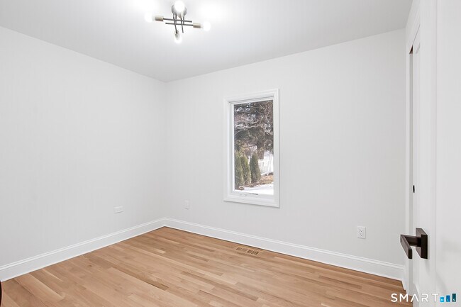 Building Photo - 10 Greenwood Ave