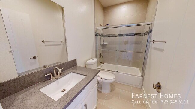 Building Photo - 146 1/2 Rosemont Ave-