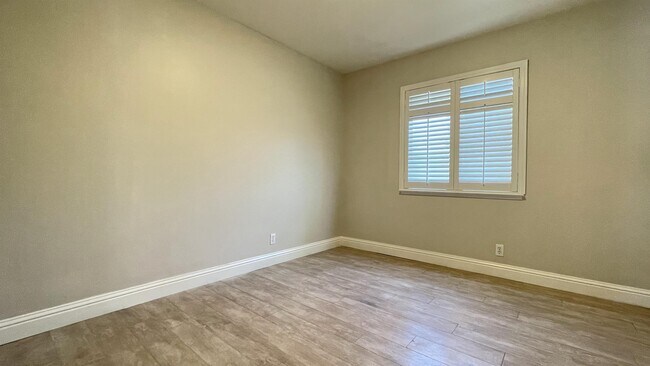 Building Photo - 3713 Justine Dr