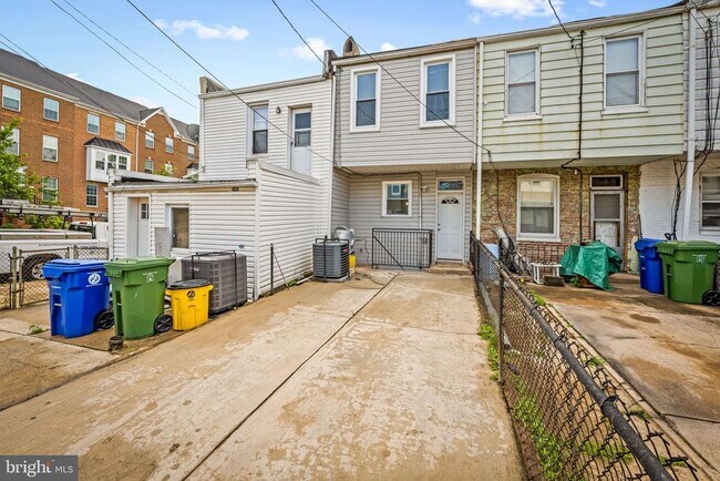 Building Photo - 645 S Lehigh St