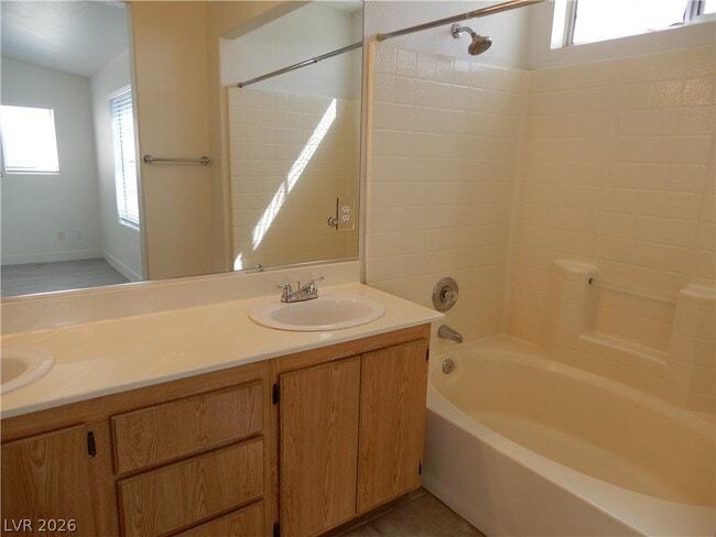 Building Photo - 42 Belle Essence Ave