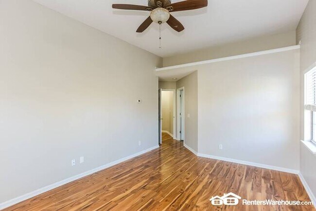 Building Photo - This 4 bedroom,  2.5 bathroom property is ...