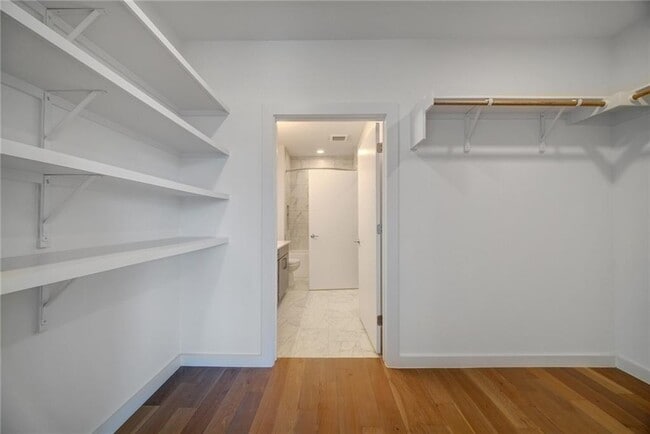 Building Photo - 900 S 1st St