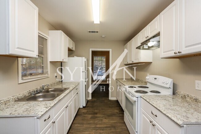 Building Photo - This 4 bedroom, 2 bathroom home is exactly...