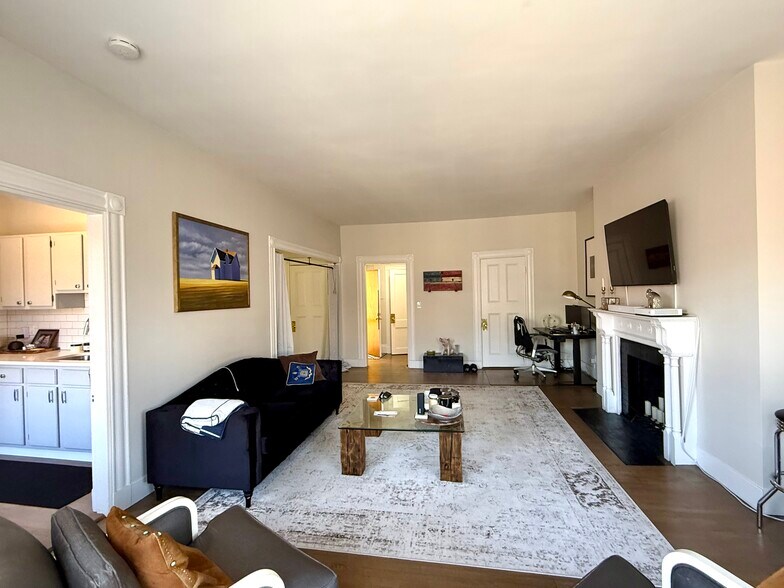 Building Photo - 475 Beacon St