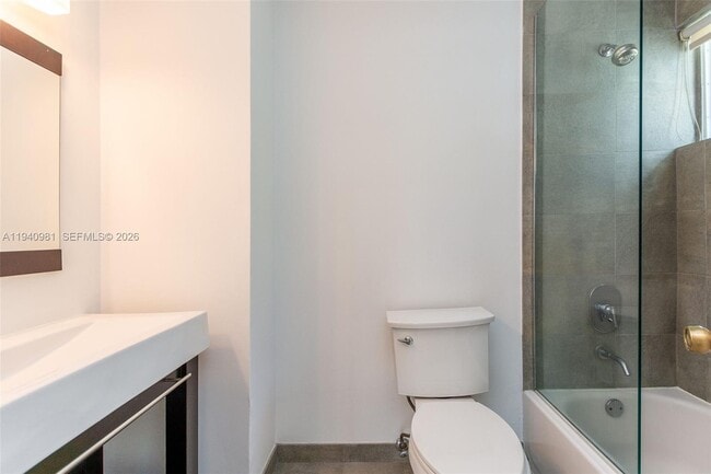 Building Photo - 2945 Bridgeport Ave