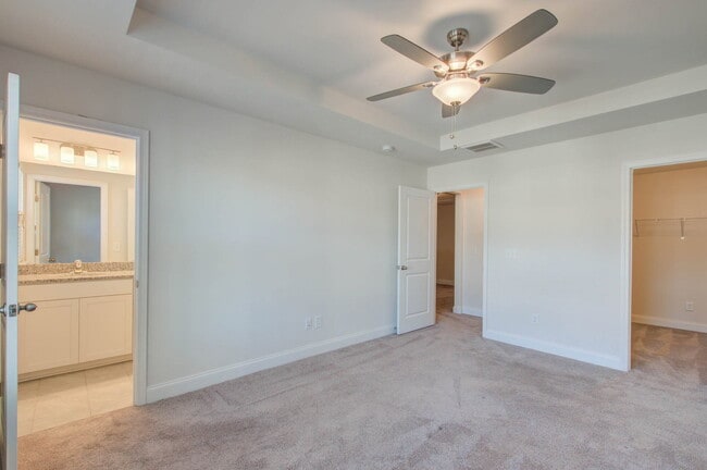 Building Photo - 7821 Montview Rd