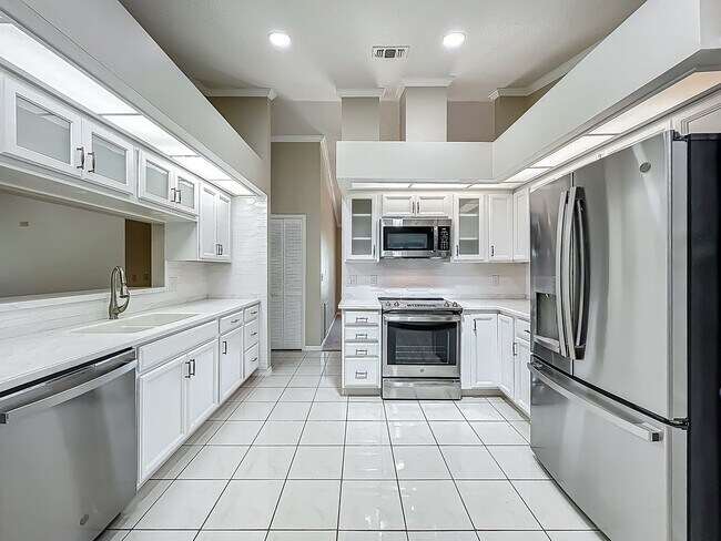 Building Photo - Elegant 4-Bed Winter Park Home with Oversized Hot Tub & Scenic Setting