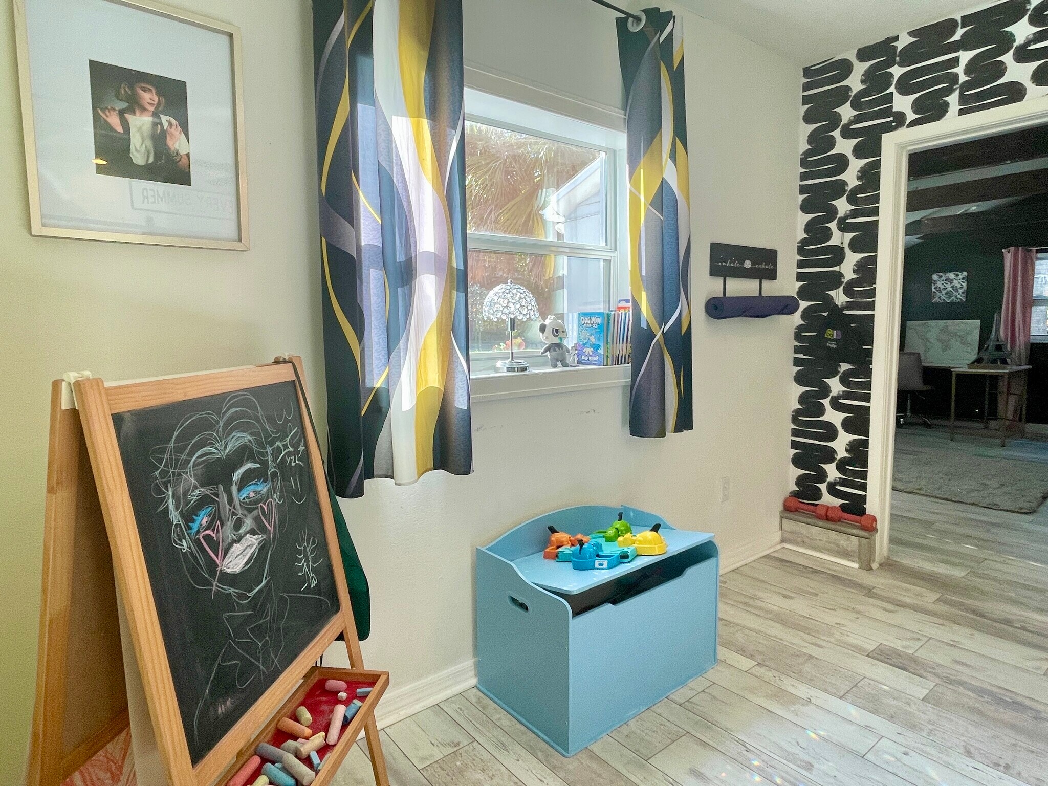 playroom or gameroom - 3319 W Paul Ave