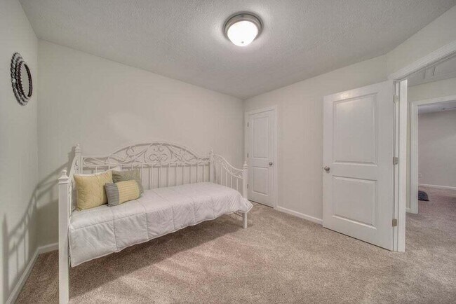 Building Photo - 710 Red Cedar Ct