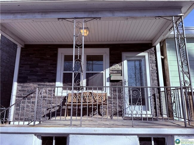 Building Photo - 3 bedroom 1 bathroom