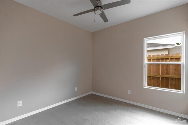 Building Photo - 3008 W Kenwood St