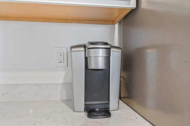 Building Photo - 8648 E Wishmore St