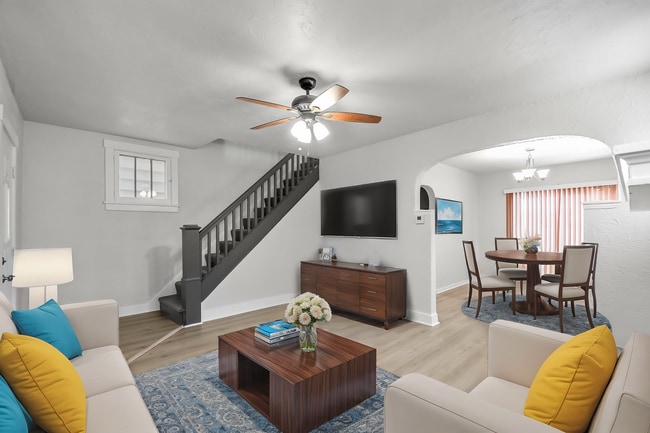 Building Photo - Renovated 3 bedroom home available NOW!