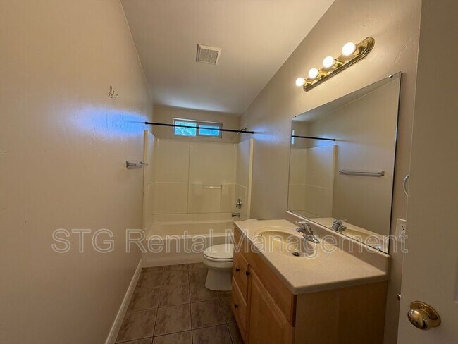 Building Photo - 68 S 400 E