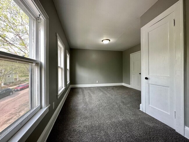 Building Photo - 318 N 27th Ave