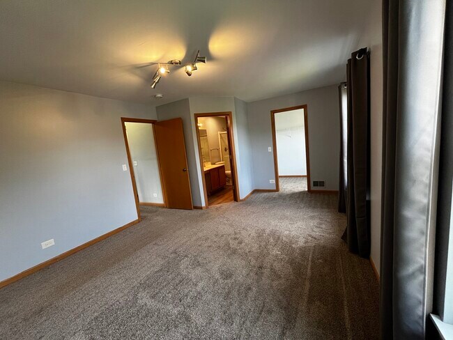 Building Photo - 2828 Alameda Ct