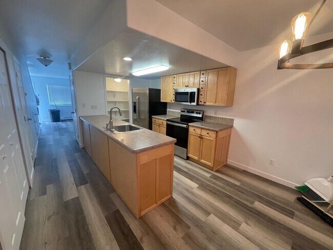 Building Photo - 254 Beacon Ct