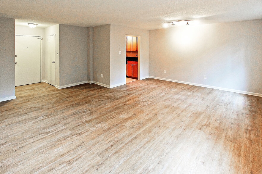 Building Photo - 1730 Arlington Blvd