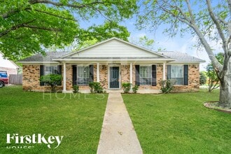 Building Photo - 635 Truman Ct