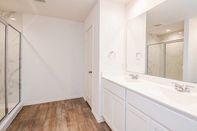 Building Photo - 2827 Bur Lndg Ln