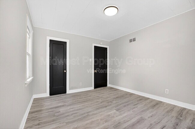 Building Photo - 222 Henquin Dr