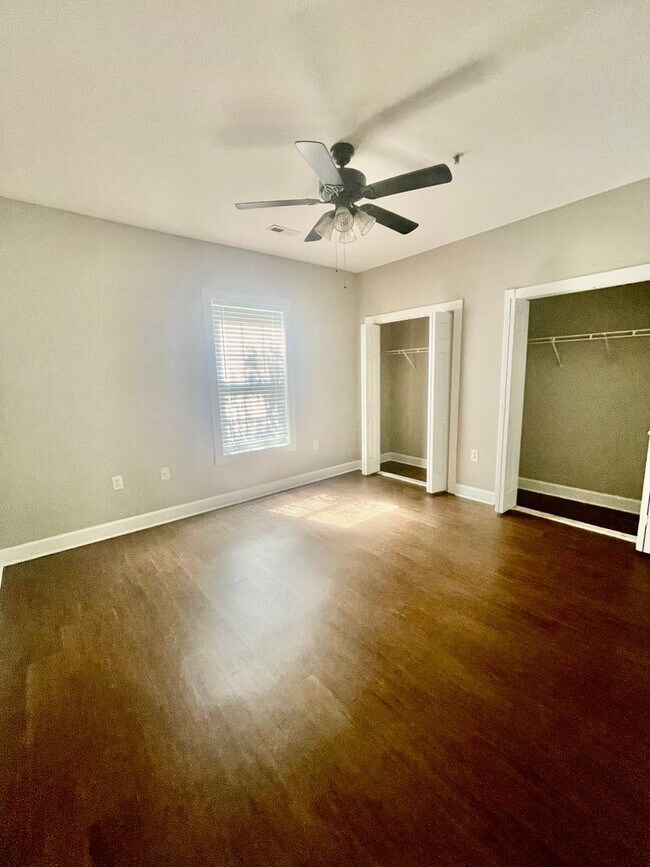 Building Photo - (Holdfunds)MeadowVista9041