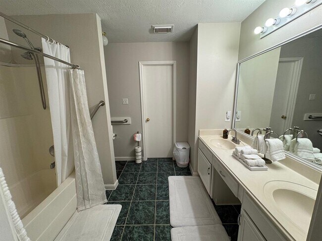 Building Photo - 738 Bridle Ridge Loop