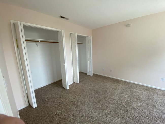 Building Photo - Spacious 3 Bedroom, 2.5 Bathroom Marina To...