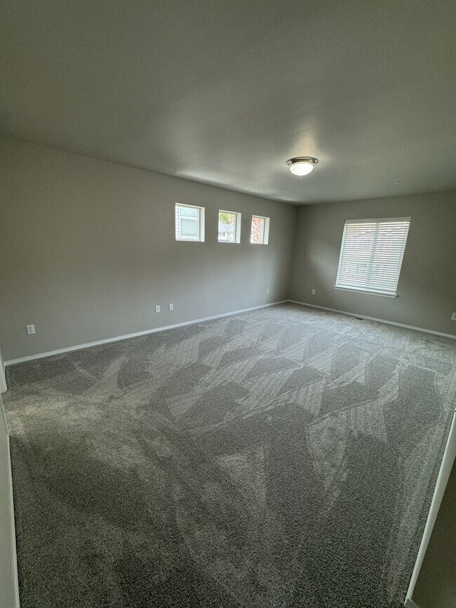 Building Photo - 1163 Swan Loop