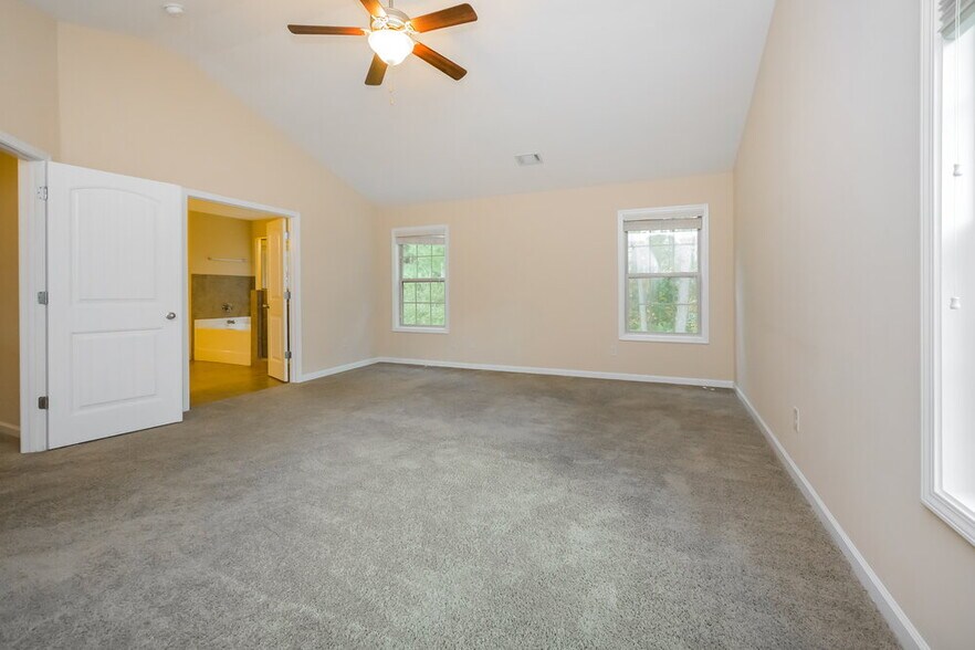 Building Photo - 390 Cliffhaven Cir