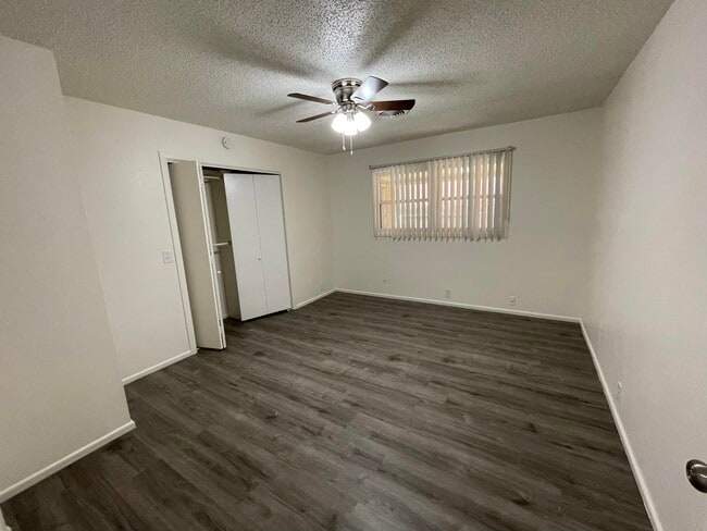 Building Photo - 7916 Albany Ave