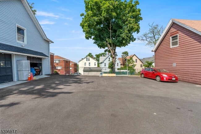 Building Photo - 76 Lafayette Ave