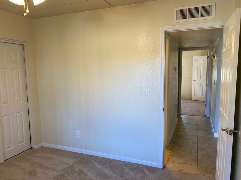 Building Photo - 7110 E Continental Dr
