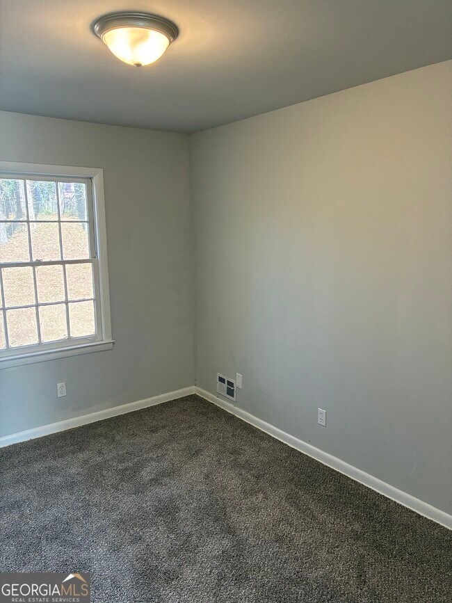 Building Photo - 3992 Maplewood Dr