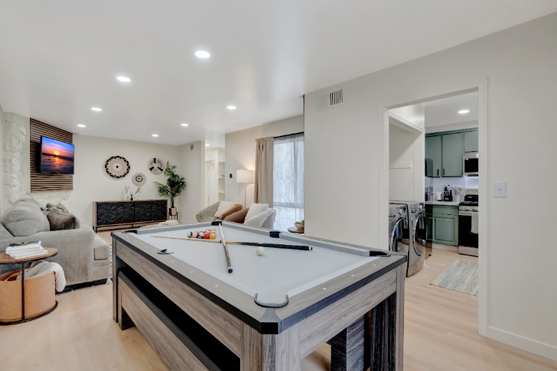 Building Photo - 1676 W Orangewood Ave