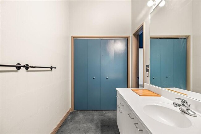 Building Photo - 426 Marietta St NW