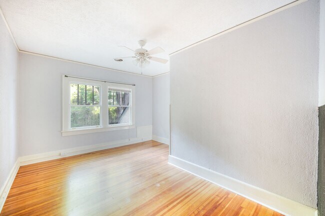 Building Photo - Beautifully updated House in Rivermont