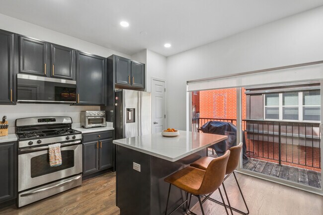Building Photo - 2504 S Calumet Ave