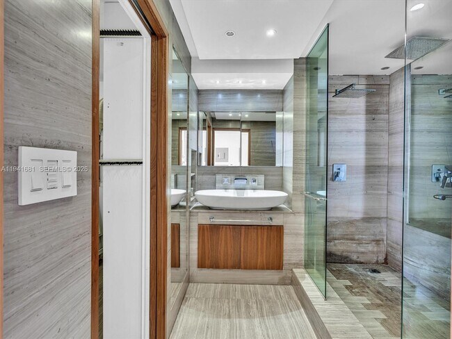 Building Photo - 401 Ocean Dr