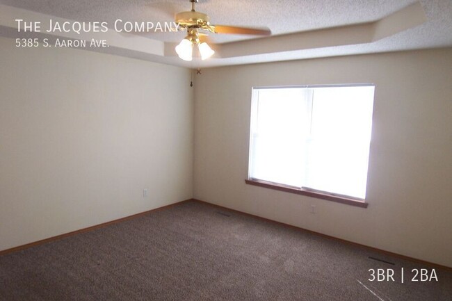 Building Photo - Very Clean 3 Bedroom 2 Bath 2 Car Garage V...