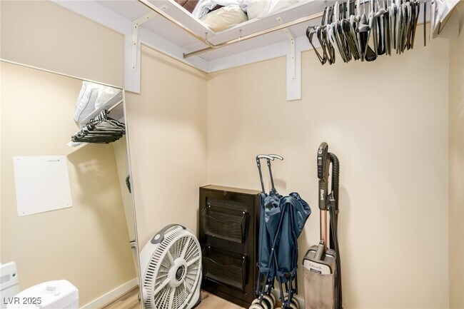 Building Photo - 4575 Dean Martin Dr