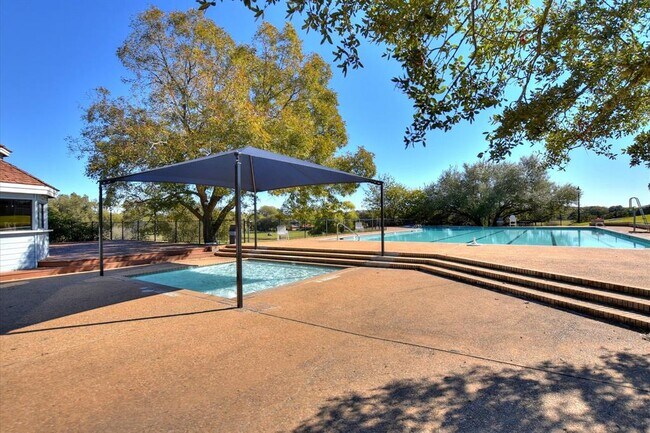 Building Photo - 11125 Pinehurst Dr