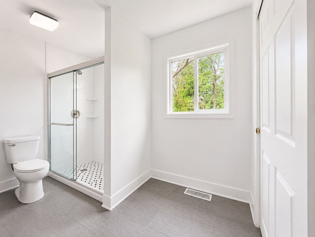 Building Photo - 254 Thornhurst Rd
