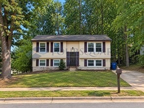 Building Photo - Cozy 4-Bed / 2-Bath Home with Main-Level Bedrooms, Large Backyard & Corner Lot , Near Shelley Lake