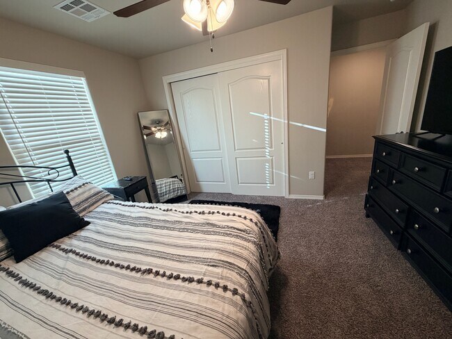 Building Photo - 1418 Santa Thomas St